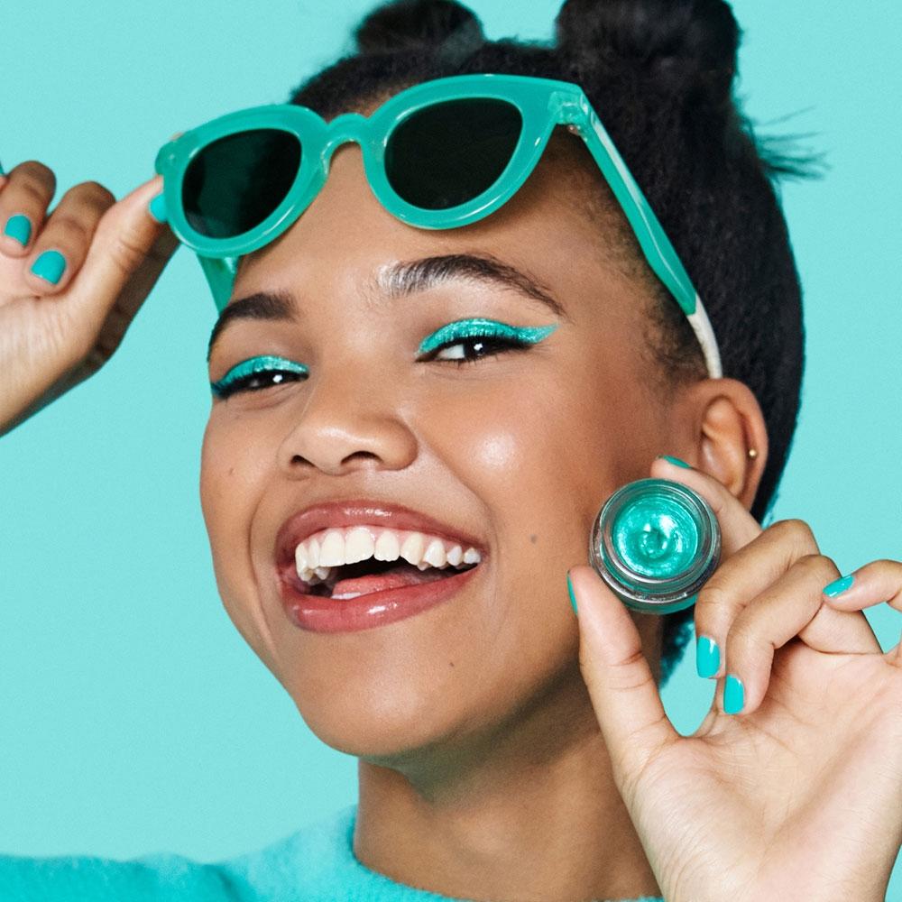 Hayes Sunglasses and The Cream Eyeshadow 303